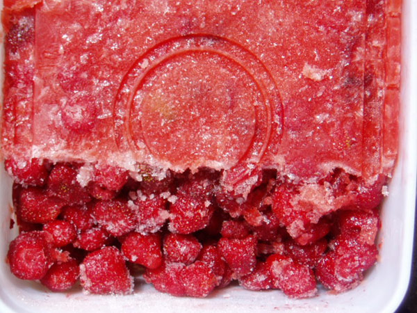 FROZEN STRAWBERRY WITH SUGAR